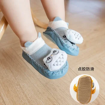 Kūdikių grindų kojinės Mielos trumpo vamzdžio izoliacija Medvilniniai vaikai Mažylio kojinės Lėlė Animacinis filmas 