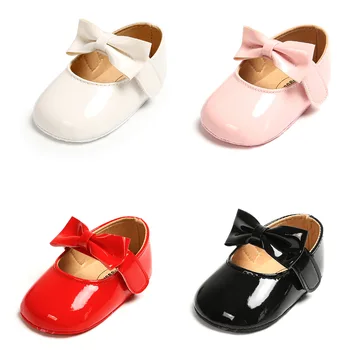 Naujagimio batai keturių spalvų PU neslystantis lankas Klasikiniai princesės suknelės batai Pirmasis mažylis Walker lovelės batai Mokasino batai