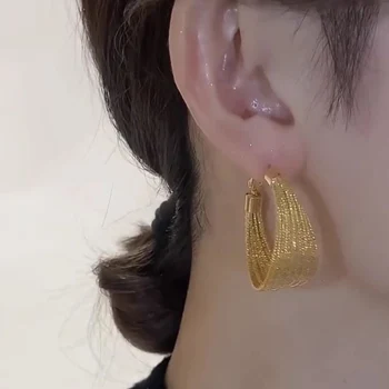 Naujas auksas Perdėtas metalas Geometriniai dideli auskarai moterims Paprasta asmenybė Mados auskarai Vestuviniai papuošalai Gimtadienio dovanos