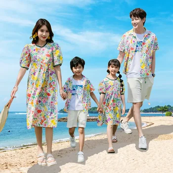 Summer Beach Family Matching Apranga Motina Dukra Gėlių suknelės Tėtis Sūnus Medvilniniai marškiniai Atostogos Pajūrio pora Drabužių komplektas
