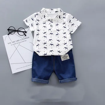 Vasaros mados mažylio berniuko marškiniai trumpomis rankovėmis ir šortai Apranga - mielų ir kasdienių vaikiškų drabužių komplektas