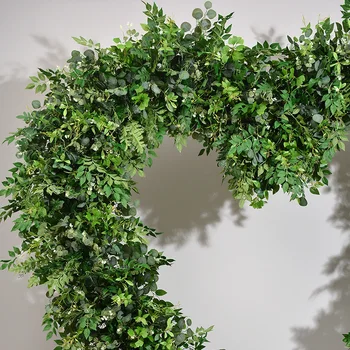 Žalias eukalipto lapų žiedų eilių bėgikas lauko vestuvių fonas Dekoras Gėlių kompozicija su širdies formos Arkos renginys Vakarėlis Pro